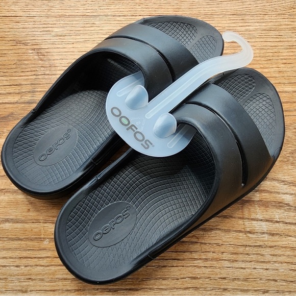 OOFOS Brand New they don’t fit me Women’s 8 Men’s 6 veryyyy comfy - Picture 1 of 4
